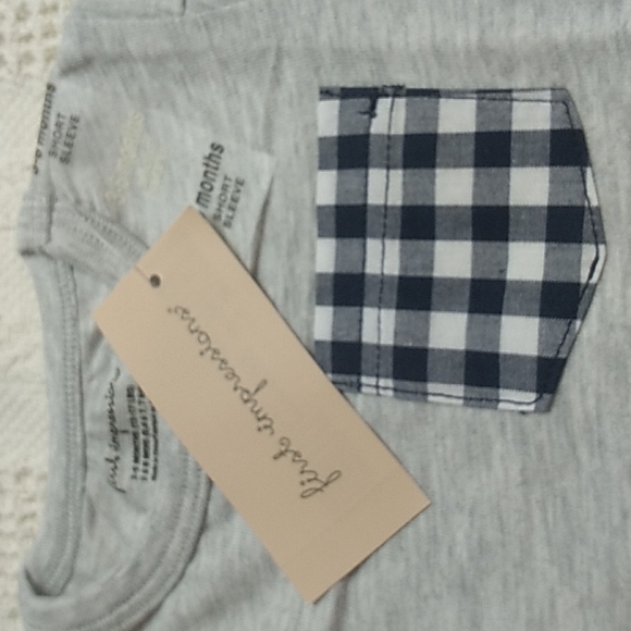 Macy's Girls First Impression 3-6 months in gray tshirt farm cow, sheep & chicks - Picture 4 of 7